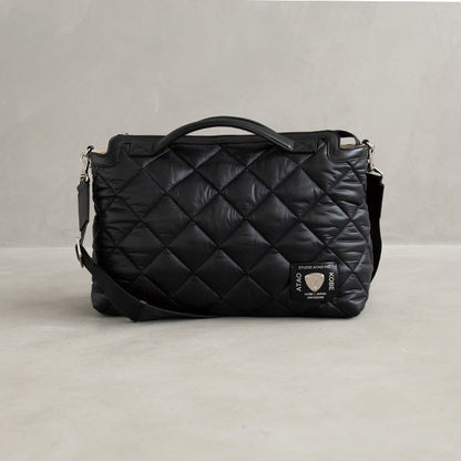 超軽量な新時代のビジネスボストン｜アルマディロ