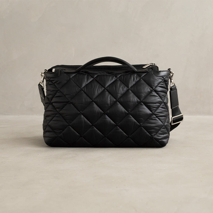 超軽量な新時代のビジネスボストン｜アルマディロ